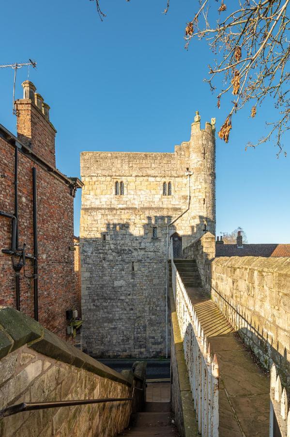 Walls View Apartemen York