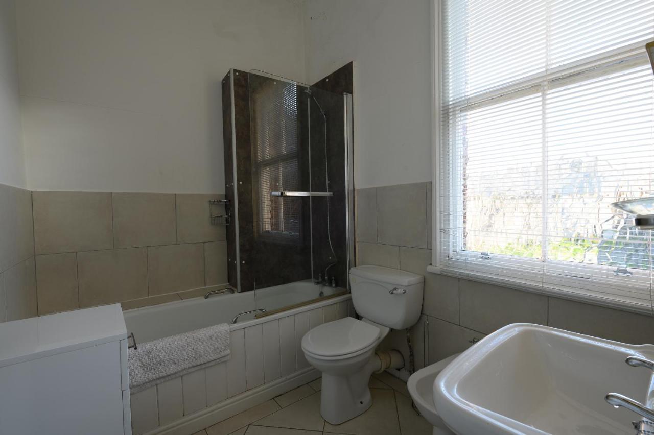 Walls View Apartemen York